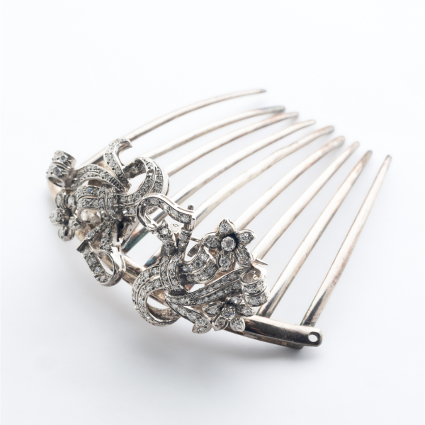 Broche doble clip dise&ntilde;o floral en platino con diamantes tallas brillante y 8/8, c.1950. 