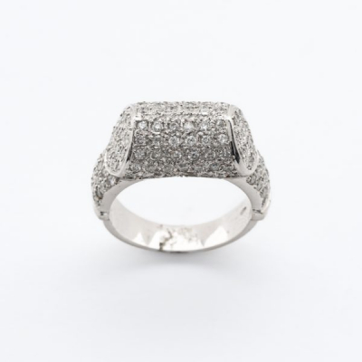 Sortja en oro blanco con centro dise&ntilde;o cil&iacute;ndrico de pav&eacute; de diamantes talla brillante.