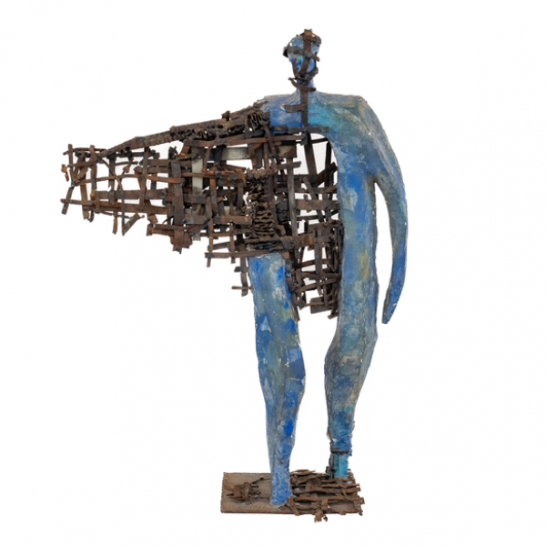 "S/T" Autoría: JACQUES VERSARI (1946 -2004)  Escultura realizada en hierro y escayola policromada en color azul.