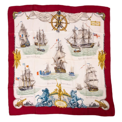 HERM&Egrave;S. Pa&ntilde;uelo de seda modelo &laquo;Visseaux et Fr&eacute;gates&raquo; con decoraci&oacute;n de motivos navales.  