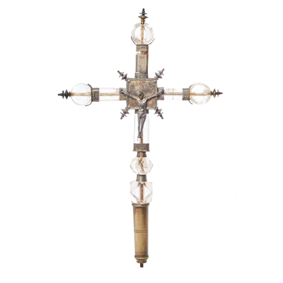 Escuela catalana, fles. del s.XVI-ppios. del s.XVII. Crucifixión. Escultura en plata cincelada y cristal de roca.