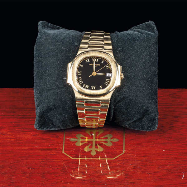 Reloj Patek Philippe Nautilus 3800/1J-017, para caballero realizado en oro amarillo de 18 K.