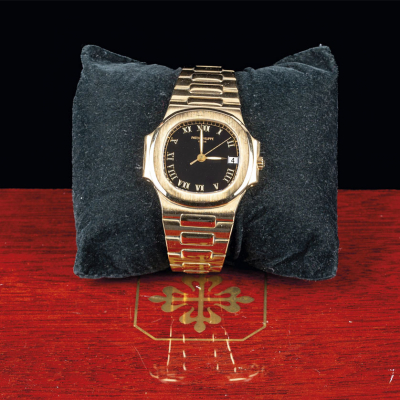 Reloj Patek Philippe Nautilus 3800/1J-017, para caballero realizado en oro amarillo de 18 K. 