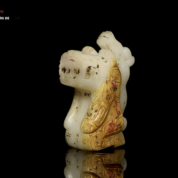 Figura de jade "Bestia con Dragón", dinastía Shang.