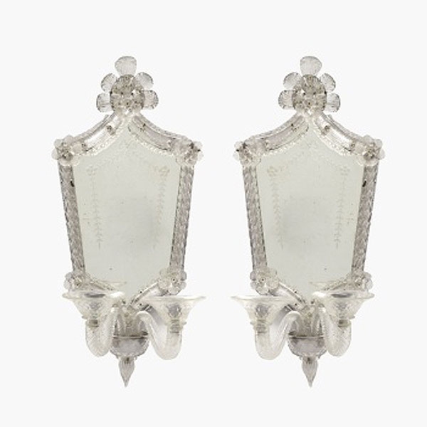 Pareja de espejos venecianos con candelabros en cristal