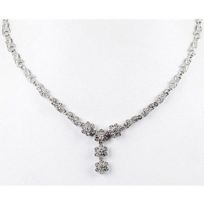 Elegante collar-gargantilla en oro blanco, y diamantes, talla brillante