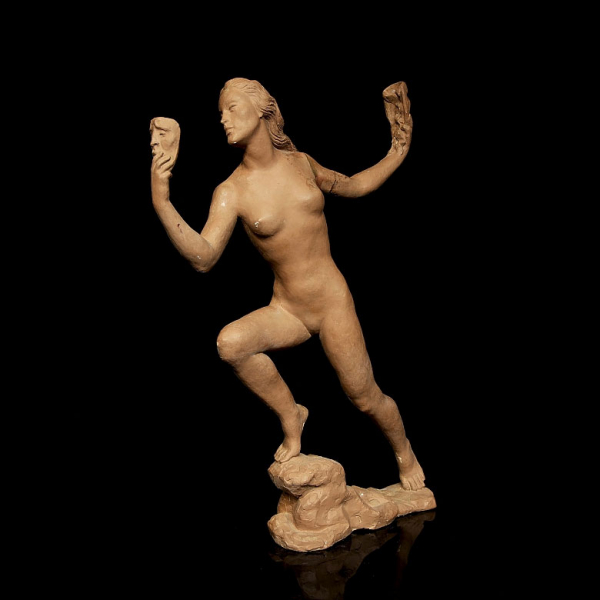 Juan de Avalos (1911-2006) "Dama con máscaras".  Escultura en yeso cubierto de terracota.