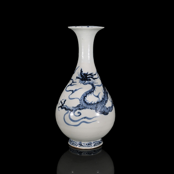 Jarr&oacute;n Yuhuchun ping "Dragones", dinast&iacute;a Yuan.  