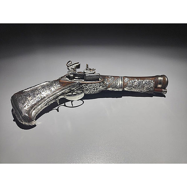 Pistola Trabuco de cinturón Miquelet - Lock ornada en plata mexicana, Nueva España, siglo XVIII.