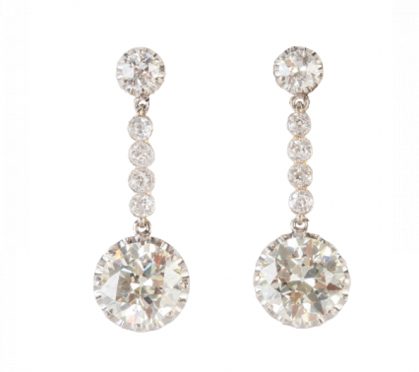 Elegantes pendientes largos Art-Decó con brillantes de talla antigua, con centros colgantes que suman 6,90 ct, 