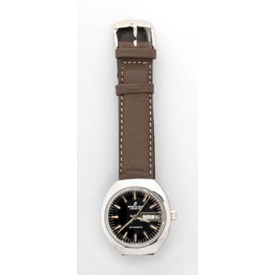 Reloj de caballero marca Breitling con caja en acero y esfera negra. Correa en piel marrón. Automático