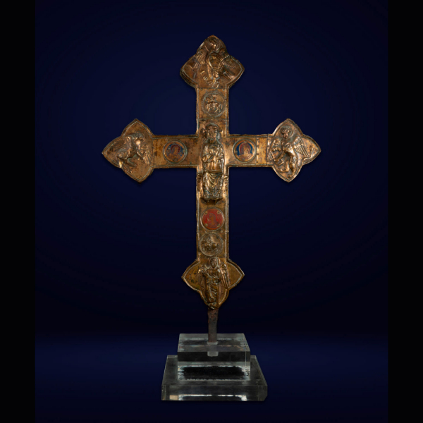 Importante Cruz Procesional Gótica de Silos en esmaltes y cobre dorado, Trabajo Gótico Hispano-Flamenco siglos XIII - XIV.