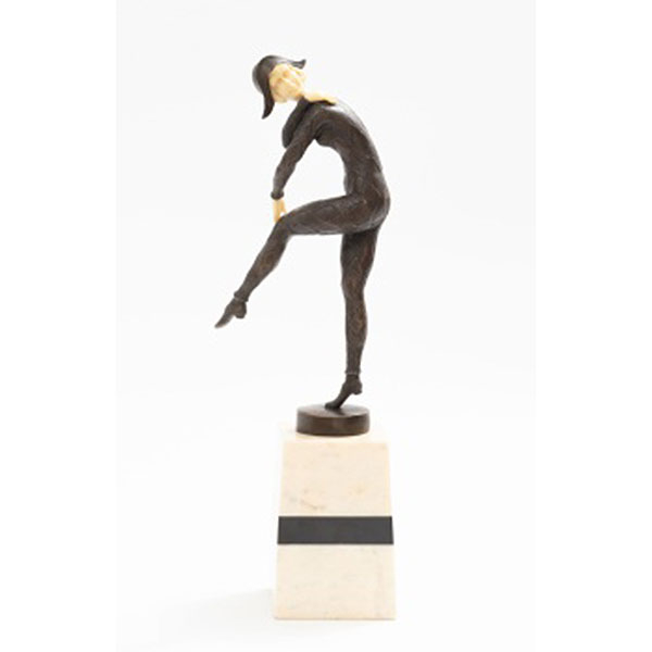 ESCUELA EUROPEA   (S. XX)  &quot;Arlequín&quot;  Bronce patinado con cabeza y manos de resina