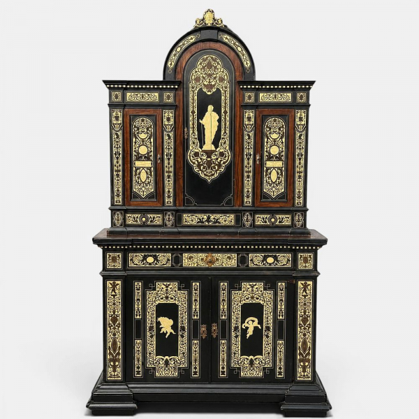 Gabinete de dos cuerpos con marquetería de hueso, atribuido a Ferdinando Pogliani. Escuela italiana. Siglo XIX.