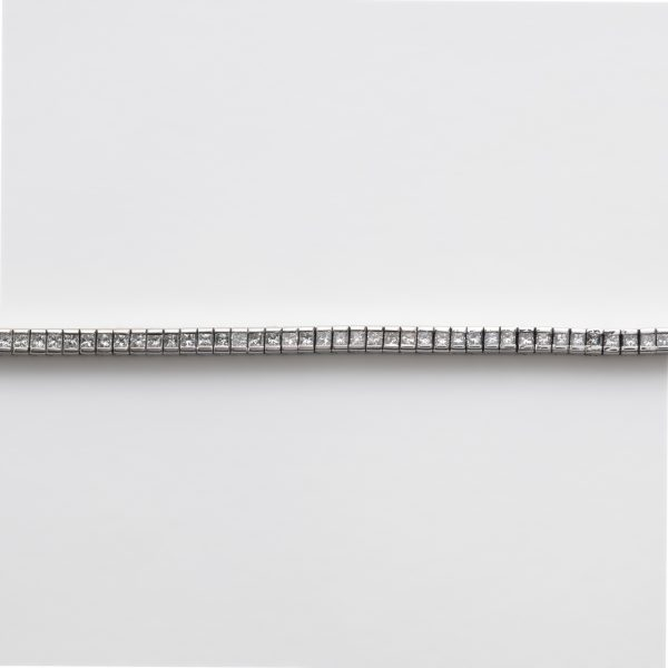 Pulsera rivière en oro blanco con fila de diamantes talla princesa  