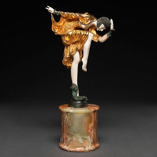 &quot;Danza de Ankara&quot; Figura crisolefantina realizada en bronce dorado con aplicaciones en marfil tallado, siguiendo modelos de Claire Colinet(1885-1950)
