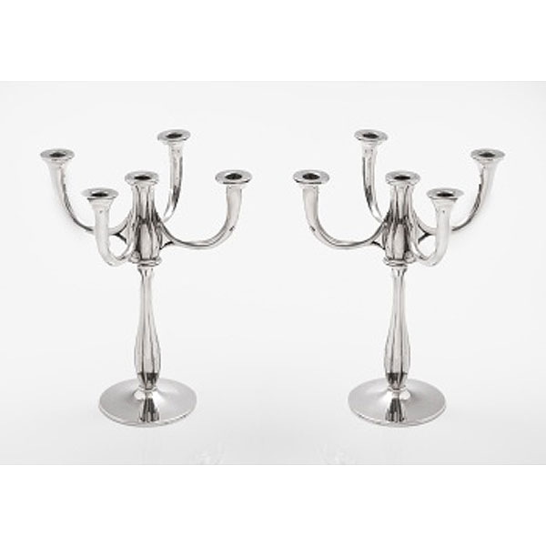 Pareja de candelabros de 5 luces en plata galloneada. Estilo Luis XVI