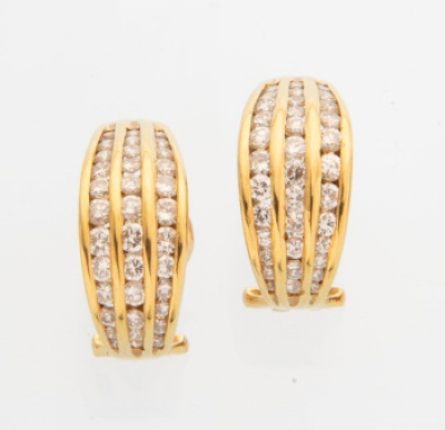 Pendientes en oro amarillo con 3 filas de diamantes talla brillante