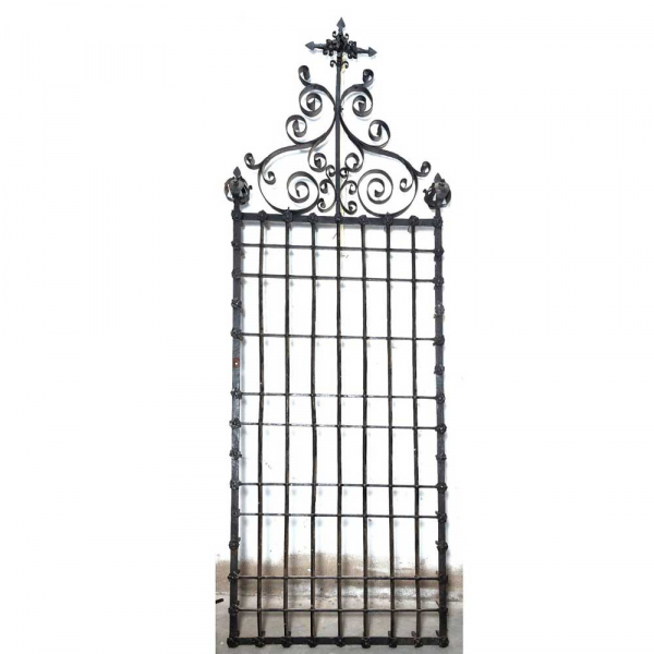 Importante Gran Reja Renacentista transición al Barroco española de palacio del siglo XVII en hierro forjado para ventana principal.