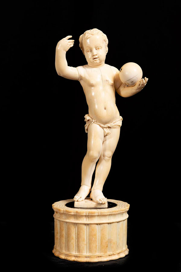 Exquisito Niño Jesús de la Bola en Marfil Atribuido a Leonhard Kern, escultor barroco alemán 