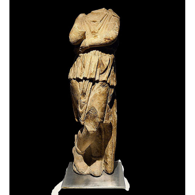 Escultura Romana de joven Dacia del siglo I-II, Roma.