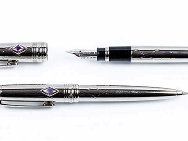 Juego de bolígrafo y estilográfica MONTBLANC Meisterstuck, modelo Mozart de la colección 'Jungle Eyes'.