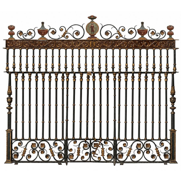 Monumental Reja de palacio renacentista española con medallón de peregrino jacobeo, Escuela Castellana, Siglo XVI.