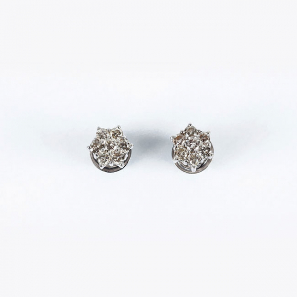 Pendientes de oro blanco 18 K, en roset&oacute;n de limpios y blancos diamantes, talla brillante, en garras