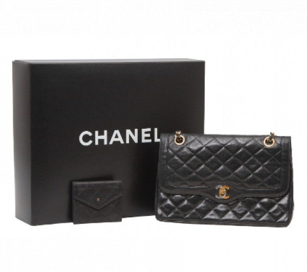 Bolso CHANEL vintage modelo Diana, y monedero CHANEL, con su funda, certificados, y caja original. 