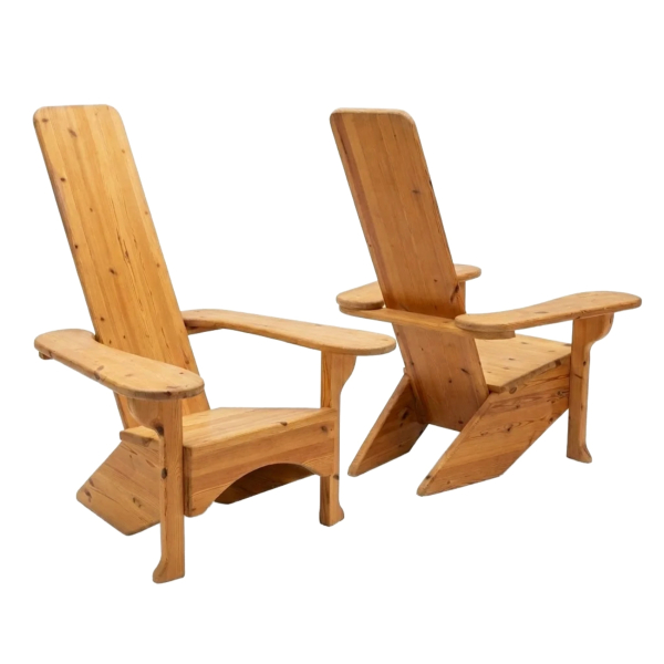 Pareja de sillones en madera tallada siguiendo modelos de la ic&oacute;nica silla Westport (1905) de Thomas Lee, ppios. del s.XX.