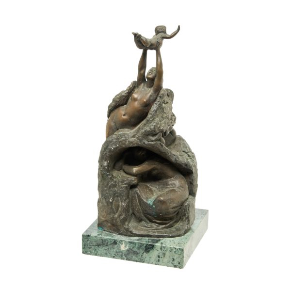 Jaume Mir Ramis (Felanitx, 1915-Palma, 2012)  La Balanguera.  Escultura en bronce patinado sobre peana en mármol verde. Firmada.