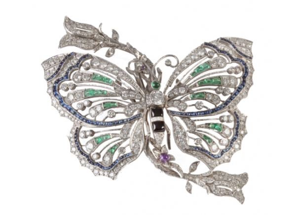 Broche con diseño de mariposa de estilo Art-Decó con brillantes, esmeraldas, ónix y zafiros calibrados