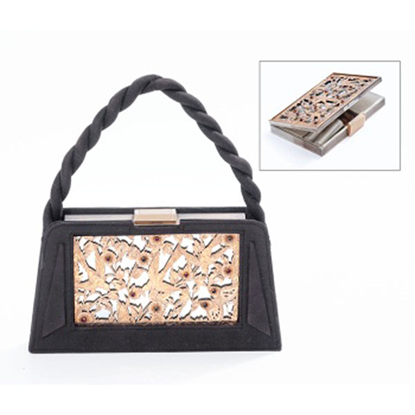 Bolso "Minaudière" Boucheron París 1940 -1950, en plata de forma rectangular con decoración estriada.