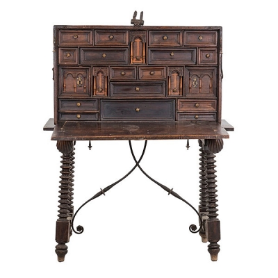 Bargue&ntilde;o de muestra cubierta de nogal