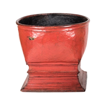 Caja para ofrendas de laca roja 