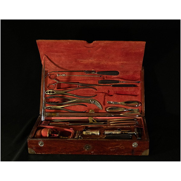 Raro y excepcional kit completo de cirujano de Guerra para Amputaciones y trepanaciones, Carrière à París, siglo XIX.