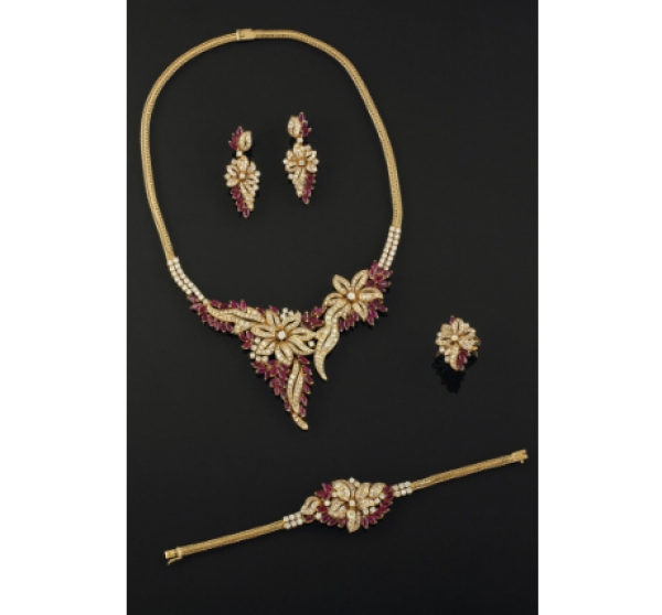 JUEGO en oro diamantes y rubíes