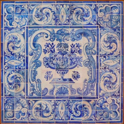 Panel de azulejos portugueses con decoraci&oacute;n geometrica del siglo XVII.