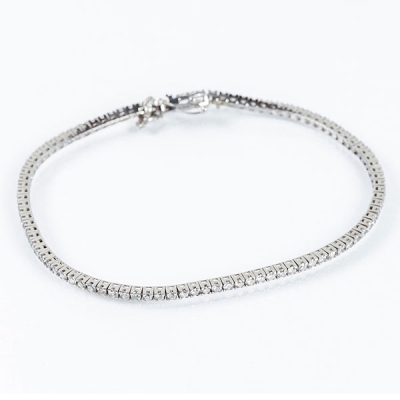 Pulsera &#039;rivière&#039; en oro blanco con frente en fila de limpios y blancos diamantes talla brillante, en garras