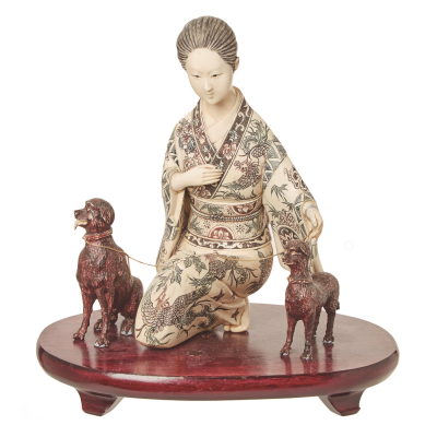 Geisha con perros. Escultura china en marfil tallado y policromado, c.1940