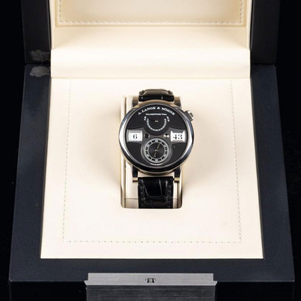Reloj A. Lange & Söhne Zeitwerk, para caballero realizado en oro blanco de 18 K. Modelo: LSLS1403AD