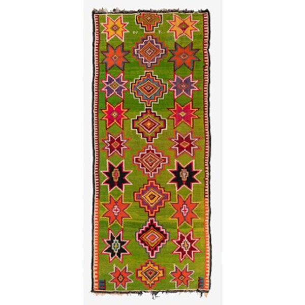 Kilim con decoración geométrica en tonos verdes, rojos, granates, beiges, rosas, amarillos, etc.   Época: S. XX