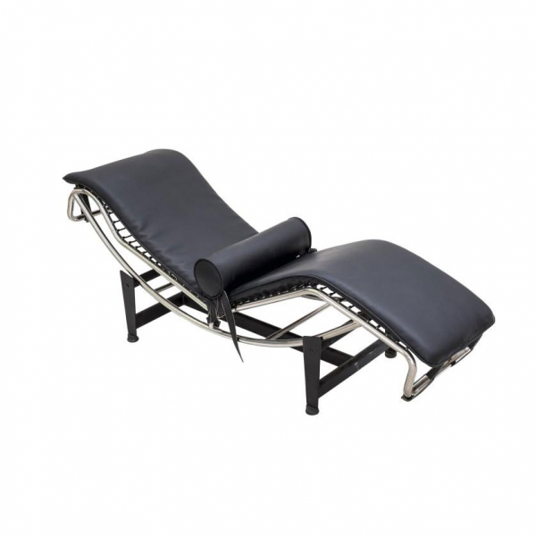 Chaise Longue LC4 diseño de Le Corbusier S. XX.   Acero tubular con tapicería en cuero negro. 