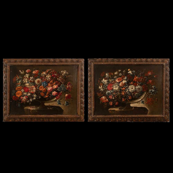 Monumental y Decorativa pareja de Bodegones de Flores, Maestro Italiano o Francés, restos de firma, siglo XVII a principios XVIII.