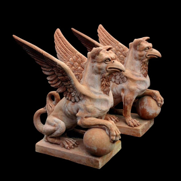 Grandes y hermosos Grifos de terracota. S.XX, Toscana, Italia. 