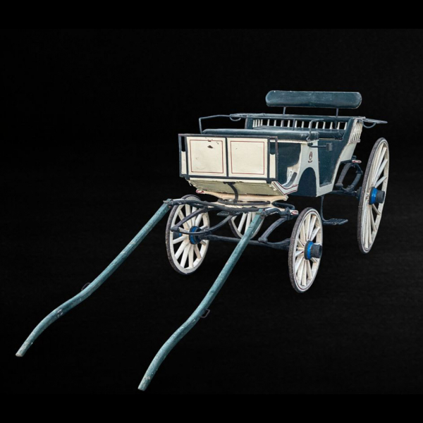 Coche de paseo tipo jardinera con paliller&iacute;a, para cuatro personas y dos ni&ntilde;os, Siglo XIX.