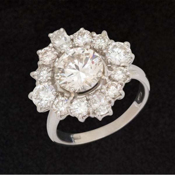 Anillo con brillante 3 cts. aprox y orla