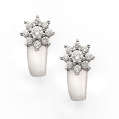 Pendientes rosetón en oro blanco con diamantes talla brillante con un peso total de 0,80 cts. aprox.