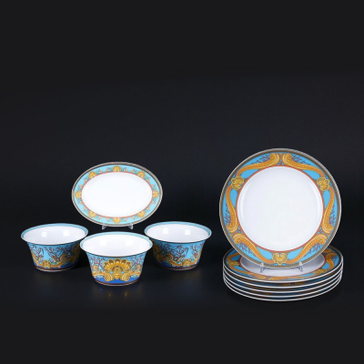 Vajilla "Les Tr&eacute;sors de la Mer" de VERSACE para Rosenthal. Escuela Alemana. Siglo XX.   Porcelana esmaltada y decorada.