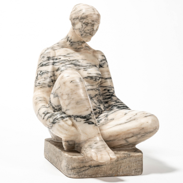 "Mujer sentada" JOSE BORLAF (Bilbao, 1926-1994). Escultura tallada en m&aacute;rmol veteado. 